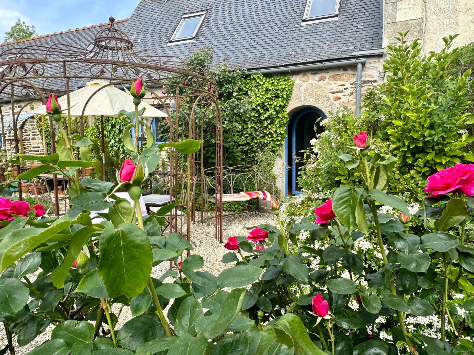 Chez Nosch Bed & Breakfast Plouegat-Guerand Exterior photo